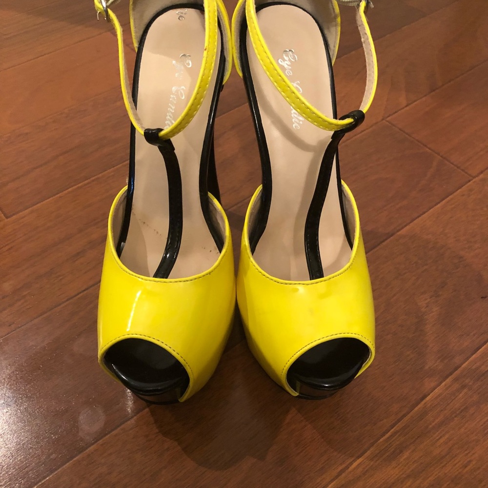 Heels - Picture 3 of 3